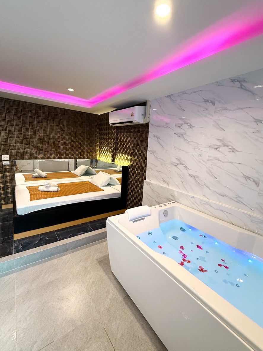 VIP Jacuzzi Room at Boss Massage