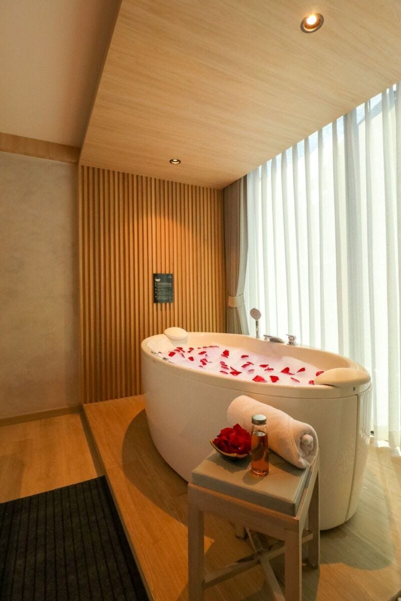 Bathtub with rose petals at Makkha Health & Spa Bangkok (BTS Asok)