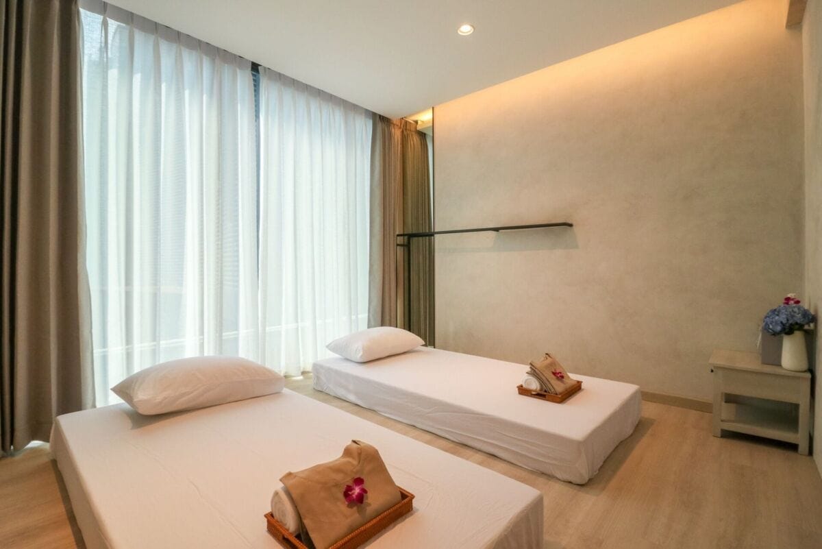 Twin treatment room at Makkha Health & Spa Bangkok (BTS Asok)