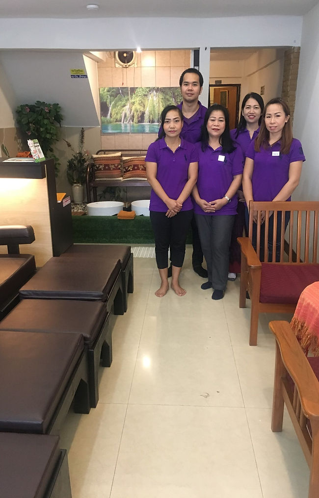 Ruean Sabai team photo